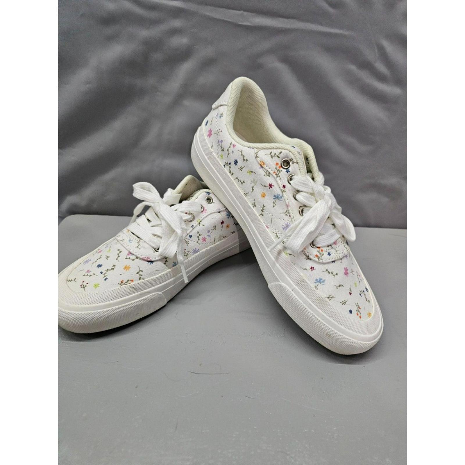 Levi’s Women’s 6.5 White Floral Low-Top Sneakers Canvas Lace-Up Casual Shoes